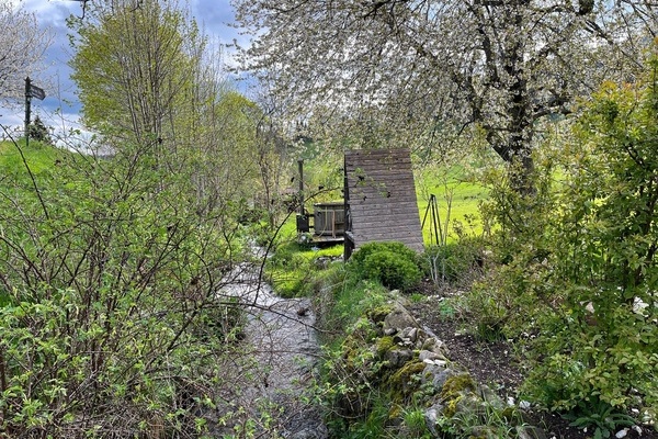 Der Stbenbach fliet direkt am Haus vorbei und wird am Ortseingang zum Todtnauer Wassserfall