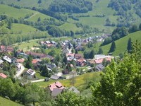 Ortsbild Wieden im Frühling (Bildnachweis: Tourismus GmbH zwischen Feldberg und Belchen)