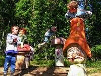 Kinder im Pilzwald Grafenhausen (Bildnachweis: Tourist-Information Grafenhausen) Kinder im Pilzwald Grafenhausen (Bildnachweis: Tourist-Information Grafenhausen)