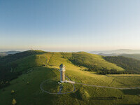 Blick auf den Feldbergturm (Bildnachweis:  Hochschwarzwald Tourismus GmbH)