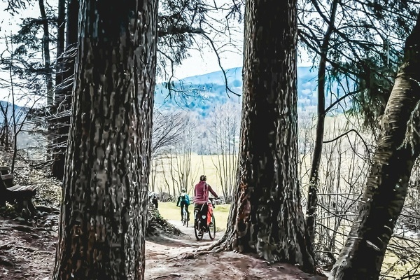 Der Brautzug der Marie Antoinette - Outdoor-Escape-Erlebnis mit dem Fahrrad durch das Dreisamtal. Bildnachweis: Mit freundlicher Genehmigung von Berggeheimnis Der Brautzug der Marie Antoinette - Outdoor-Escape-Erlebnis mit dem Fahrrad durch das Dreisamtal. Bildnachweis: Mit freundlicher Genehmigung von Berggeheimnis