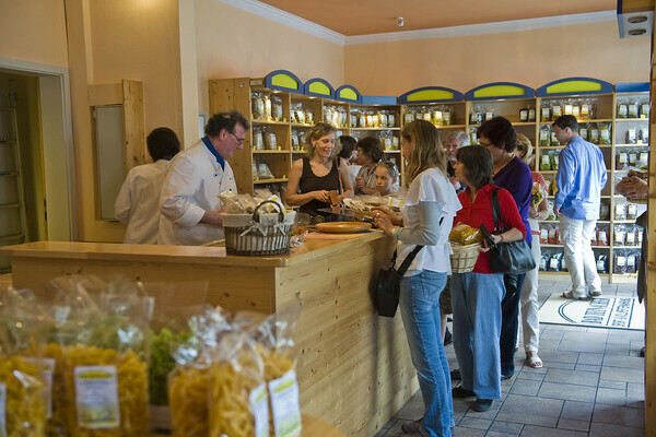 Nudelmanufaktur Bad Teinacher; Copyright: Mit freundlicher Genehmigung von der Nudelmanufaktur Bad Teinacher. Nudelmanufaktur Bad Teinacher; Copyright: Mit freundlicher Genehmigung von der Nudelmanufaktur Bad Teinacher.